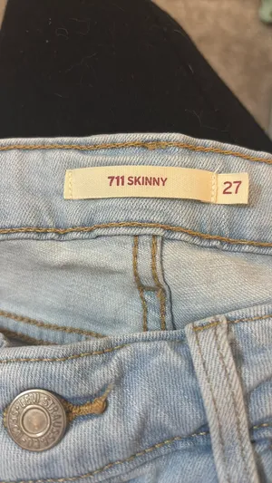 Levi’s 711 Skinny Jeans thumbnail 3