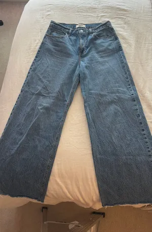 Abercrombie High-Rise Wide-Leg Jeans thumbnail 1