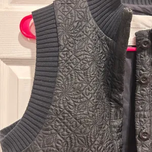 Anthropologie Quilted Button Front Vest Black Ribbed Collar Sleeves Womens‎ L thumbnail 2