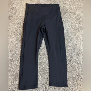 Athleta Ultimate Stash Pocket Capri leggings Black size small thumbnail 3