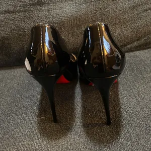 Christian Louboutin Very Privé Peep-Toe Patent Leather Pumps size 37 thumbnail 4