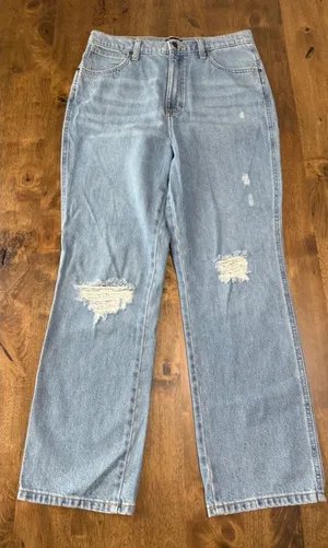 EUC‎ Womens Wrangler distressed high rise straight jeans size 30x28 thumbnail 1