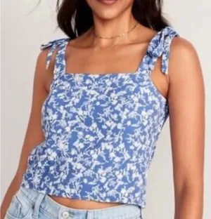 Old Navy Blue Floral Women's Top thumbnail 1