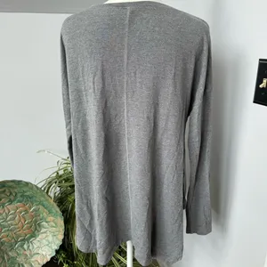 Lucy Gray Oversized Long Sleeved Pullover‎ Tee size Medium Activewear Athleisure thumbnail 3