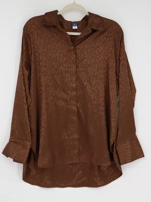 Old Navy Satin Boyfriend Shirt Women’s Medium Espresso Leopard Jacquard NWT thumbnail 1