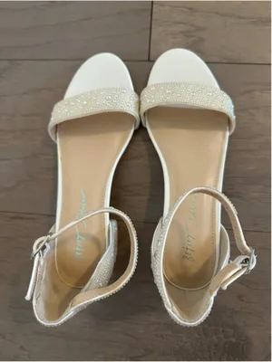 Betsey Johnson Mari White Pearl Embellished Block Heel Sandals Size 5 thumbnail 7
