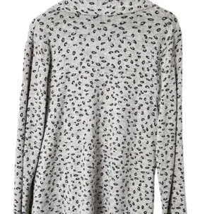 Bobeau Grey Leopard One-Button Fleece Wrap/Cape/ Cardigan thumbnail 8