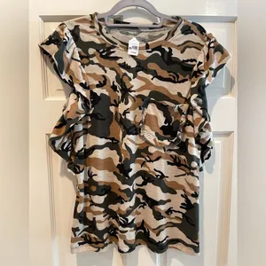 Flutter Sleeve Camo Blouse Tee with Ruffle Pocket Tan Green‎ Size Medium Green thumbnail 2