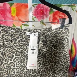 J51. Vigoss leopard print highrise jeans Size 29 thumbnail 2