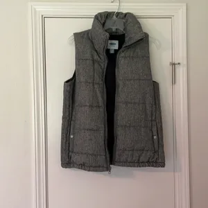 Old Navy puffer vest - size Small thumbnail 2