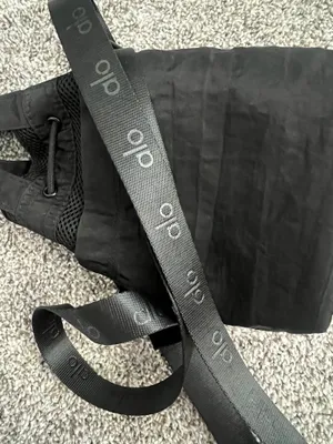Alo Water Bottle Crossbody Bag Black Athleisure Gym Bag thumbnail 4
