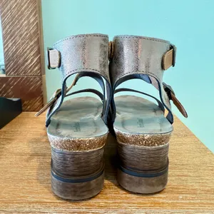 EUC Pierre Dumas Lisle Platform Strappy Sandals 8 Comfy 2.5” thumbnail 10