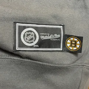 Mitchell & Ness Boston Bruins NHL Charcoal Lightweight Crew 4.0 Sweatshirt Large thumbnail 2