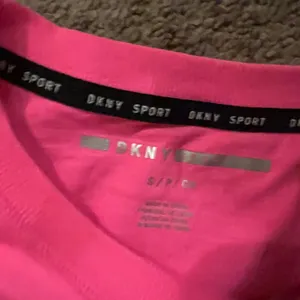 NWT Dkny sport pink top small‎ thumbnail 10