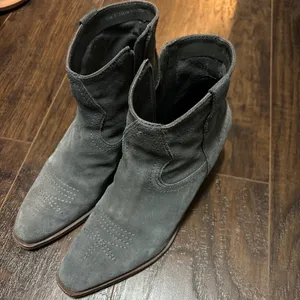 Dolce Vita Blue Gray Suede Ankle Boots Size 6 thumbnail 3