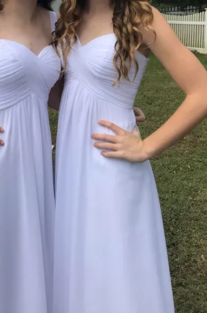 long white dress Size 4 thumbnail 1