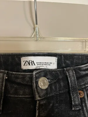Zara Mid- Rise Black Kick Crop Jeans thumbnail 2