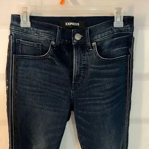 🔥🔥 5/$25 sale 🔥🔥 Express Blue Mid Rise Stretch Whisker Ankle Jegging Side Detail thumbnail 2