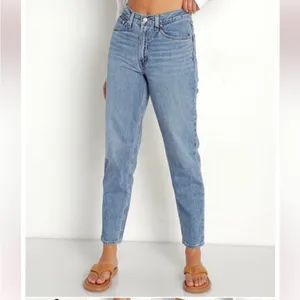 Levi’s Premium‎ 80’s Mom Jean High Rise Denim Jeans thumbnail 2