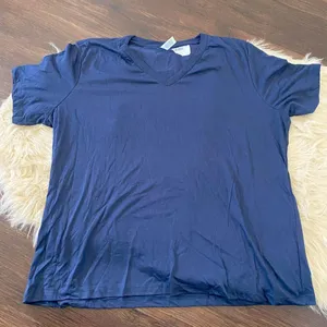 New unworn Dark Blue V-neck T-shirt XL Bella Canvas thumbnail 1