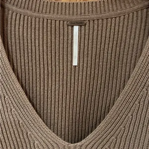 Free People Allure‎ Pull Over Deep V-Neck Ribbed Sweater Taupe Brown Size Small thumbnail 9