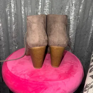 Tan Lace Up‎ Boots with Suede Finish thumbnail 4