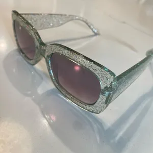 American Eagle AE Aerie Getaway Clear Glitter Frame Sunglasses thumbnail 6