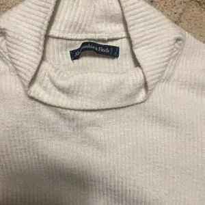 Abercrombie turtleneck thumbnail 2