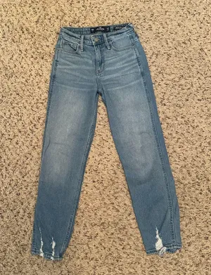 Hollister High-Rise Mom Jeans thumbnail 1