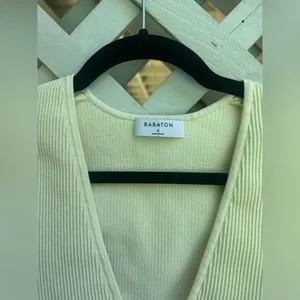 ❤️Aritzia Babaton Sculpt Knit Deep V Tank thumbnail 5