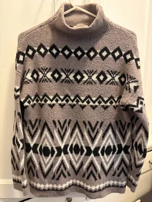 Cozy Geometric Turtleneck Sweater & Pom Beanie - Grey/Black XS thumbnail 7