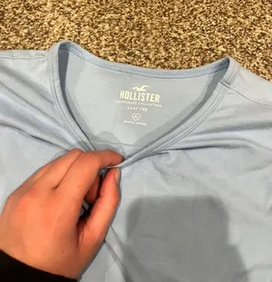 Hollister Baby Tee thumbnail 2
