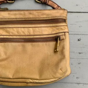 Fossil Y2K Tan/Yellowish Leather Crossbody Purse w/ Numerous Zipper Pockets thumbnail 2