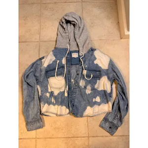 American Eagle Bleach Wash Cropped Denim Jacket Hoodie Blue White Womens Medium thumbnail 6