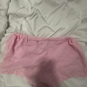 Edikted Pink Gingham Shorts thumbnail 2