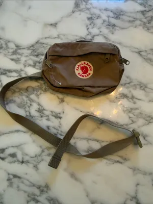NWOT Kånken Ochre Hip Pack Dark OaK Crossbody Bag BROKEN CLASP thumbnail 3