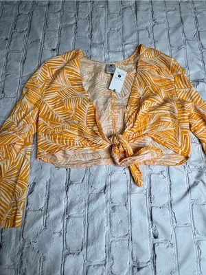 NWT shade and shore Two-Piece Yellow Leaf Print Crop Top & Shorts Set 4-6 thumbnail 4