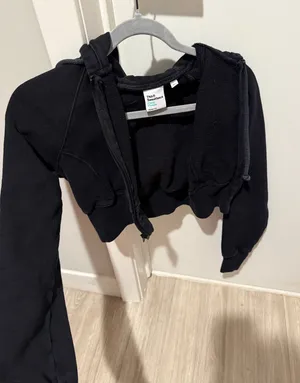 Aritzia Cropped Hoodie thumbnail 1
