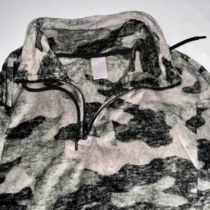 Secret Treasures Camo Fleece thumbnail 5