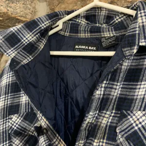 Vintage Blue/White Quilted Interior Alaska Bay Flannel w/ Pockets thumbnail 3