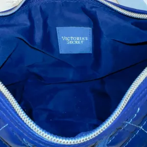 Victoria’s Secret Quilted Navy Blue Shoulder Bag w/ Heart Charm Y2K Vintage thumbnail 4