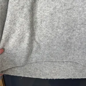 H&M Women’s Gray Sweater Size Medium thumbnail 4