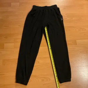 Alo Yoga Waffle Weekend Escape Jogger Black S thumbnail 4