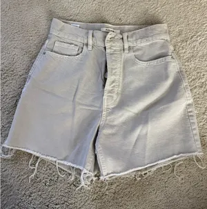 90s Girlfriend Light Khaki PacSun Shorts thumbnail 1