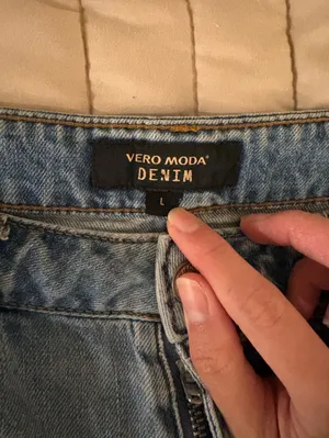Vero Moda Two-Tone HR Light Blue Denim Shorts thumbnail 2