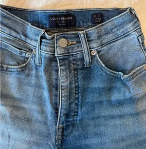 Lucky Brand skinny jeans thumbnail 2