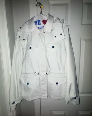 Authentic Burberry Brit White Jacket Women’s Size Large. Nova Check Lining with Detachable Hood. EUC. Only worn a handful of times, very minor wear. Smoke/Pet Free Home. Recently professionally dry-cleaned. thumbnail 16