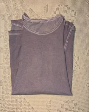 Lululemon T-Shirt thumbnail 2