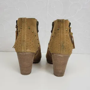 Guess Womens Boots Size 7.5 Tan Side Zip Almond Toe Studded Chucky Ankle Heel thumbnail 3