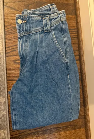 Topshop Mom Jeans High-Waisted thumbnail 1